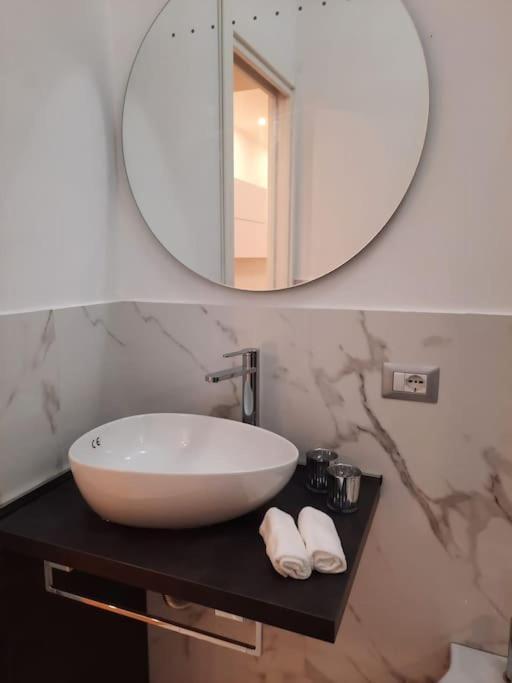 N&Ghomesweethome Raffaelloelegante Appartamento Ideale Casa Vacanze Affari Milánó Kültér fotó